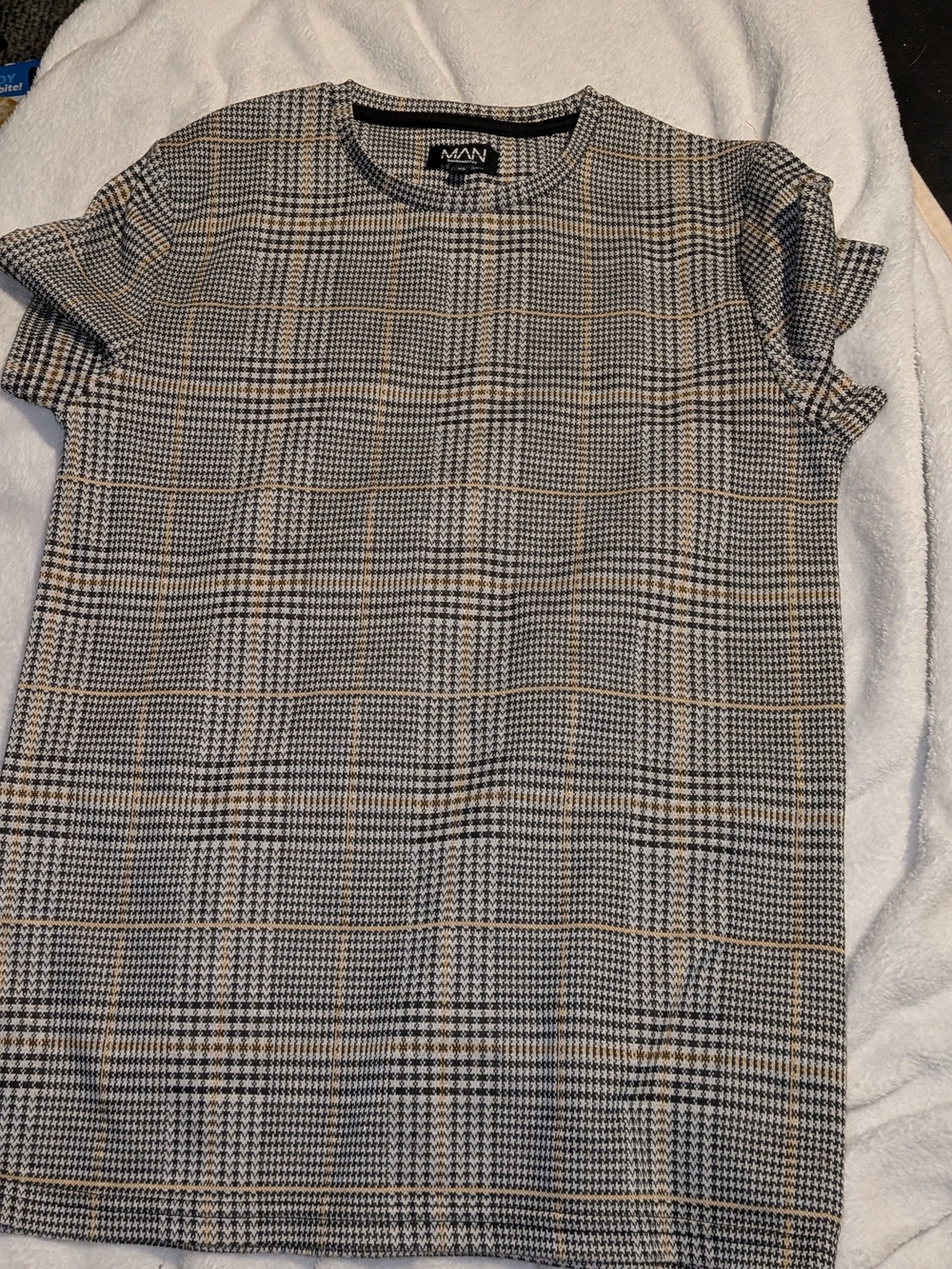 Boohoo Short-Sleeve Plaid Tee in Black, White & Tan
